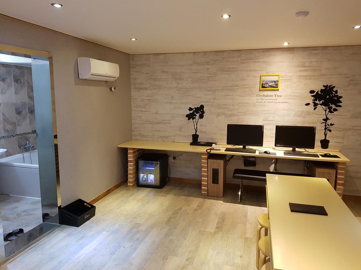 Cloud Nine Hotel Gimhae Habitación foto