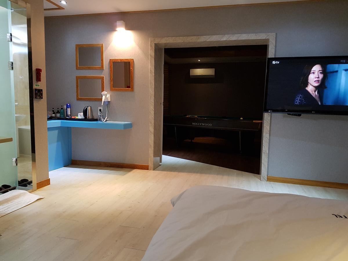 Cloud Nine Hotel Gimhae Habitación foto
